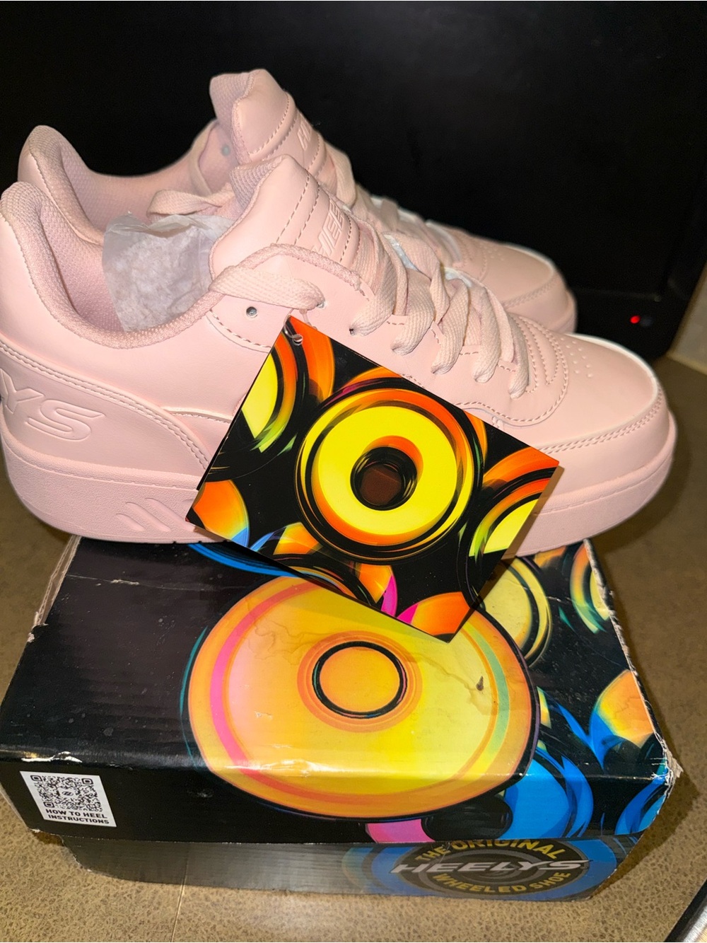 Women’s Heelys Pink Low-Top Skate Sneakers - Picture 3 of 9